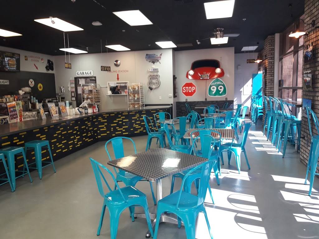 Graffiti Dogs | restaurant | 1002 10th St, Modesto, CA 95354, USA | 2092389990 OR +1 209-238-9990