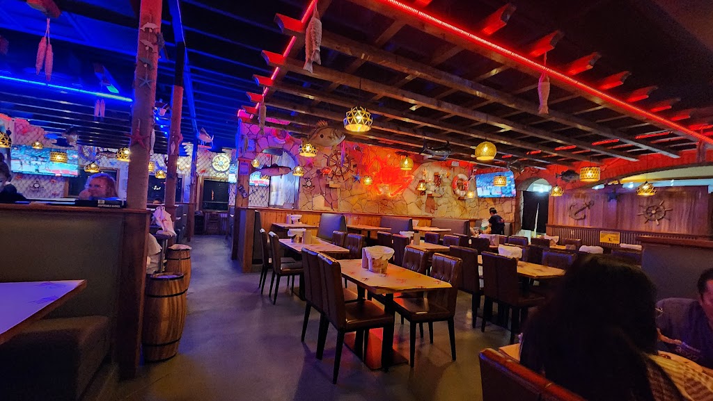 Surfing Crab Escondido | restaurant | 202 E Via Rancho Pkwy, Escondido, CA 92025, USA | 7602702551 OR +1 760-270-2551