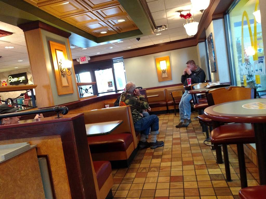 McDonalds | cafe | 111 E Tyranena Park Rd, Lake Mills, WI 53551, USA | 9206483464 OR +1 920-648-3464