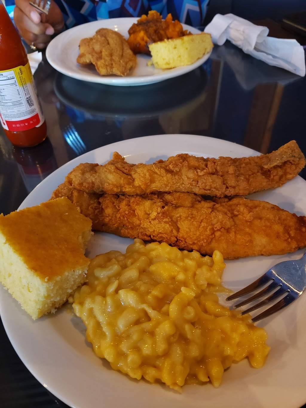 District | restaurant | 448 Green St, Portsmouth, VA 23704, USA | 7573370337 OR +1 757-337-0337