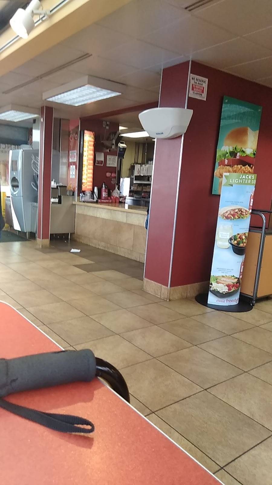 Jack in the Box | restaurant | 564 E Palmdale Blvd, Palmdale, CA 93550, USA | 6619472729 OR +1 661-947-2729