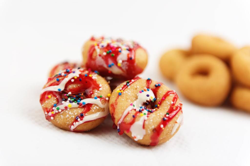 Mini Donut Factory | bakery | 6170 W Grand Ave #471, Gurnee, IL 60031, USA | 8478555970 OR +1 847-855-5970