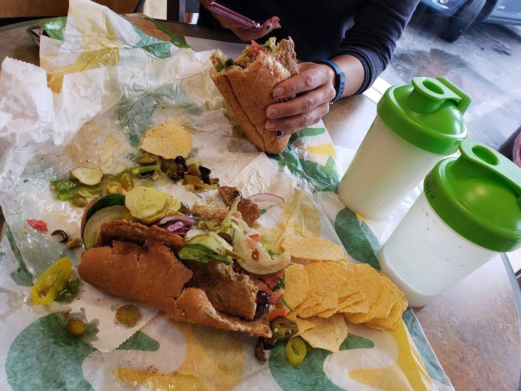 Subway | restaurant | 845 S Perryville Rd, East Bridge Center Suite #111, Rockford, IL 61108, USA | 8157088821 OR +1 815-708-8821