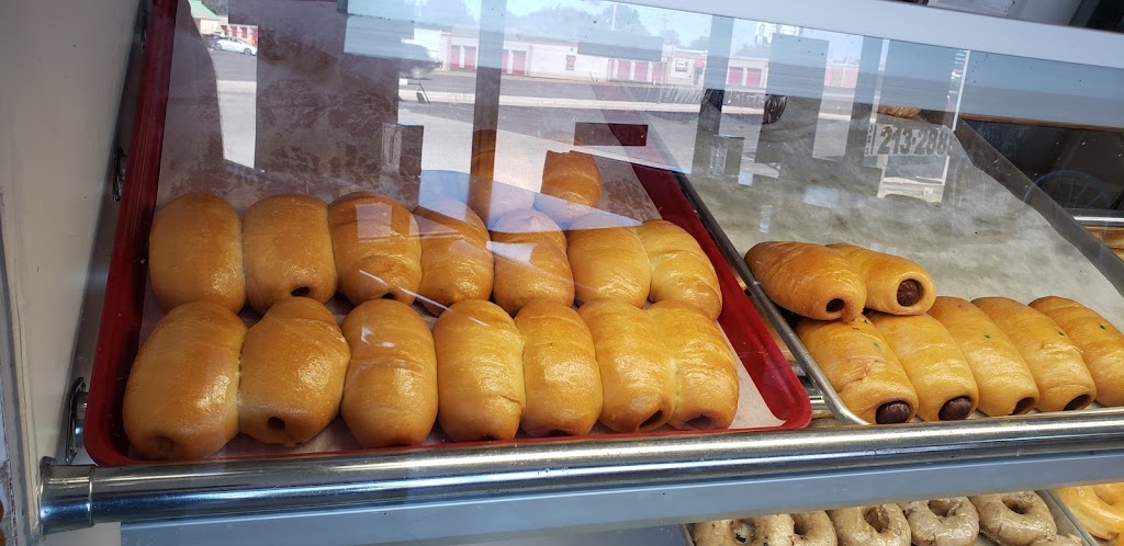 Campus Donuts & Kolaches | restaurant | 3119 Knickerbocker Rd, San Angelo, TX 76904, USA | 3252132888 OR +1 325-213-2888