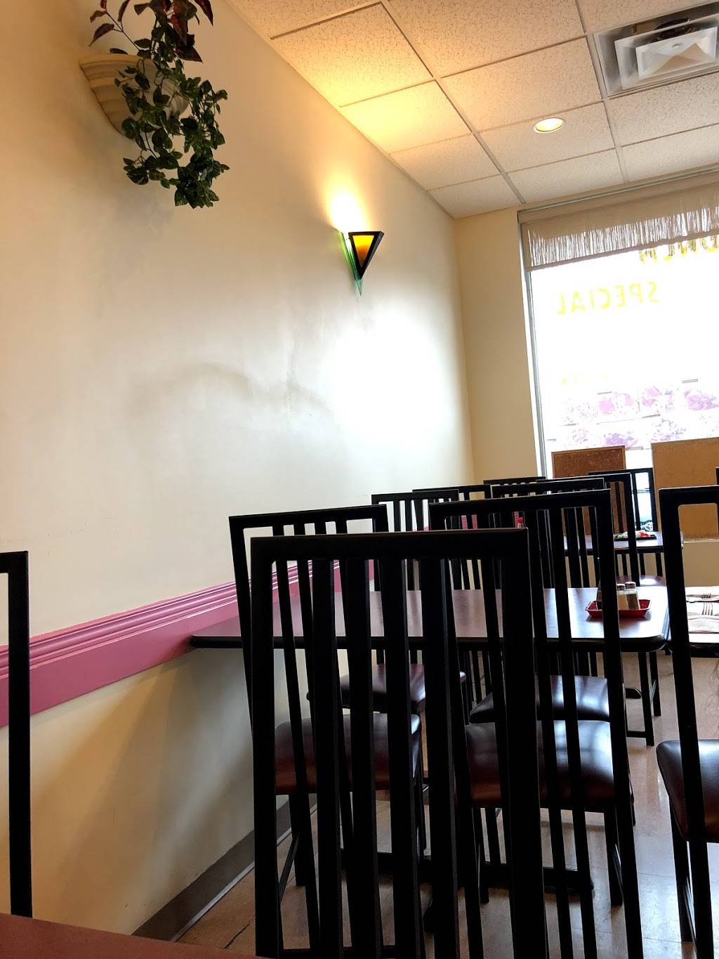 University Garden Chinese Cuisine | restaurant | 425 University Ave, Waterloo, ON N2K 3J4, Canada | 5195697588 OR +1 519-569-7588