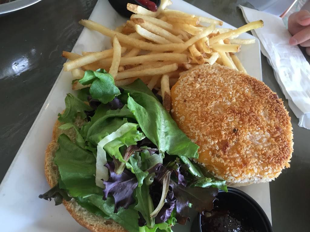 Ballyhoos | restaurant | 97860 Overseas Hwy, Key Largo, FL 33037, USA | 3058520822 OR +1 305-852-0822