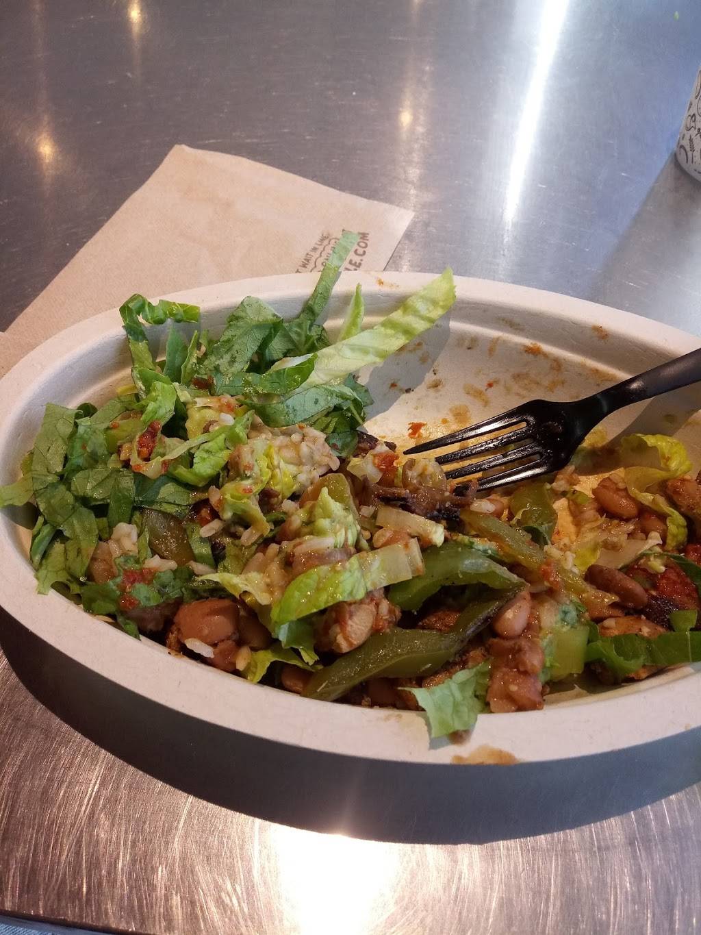 Chipotle Mexican Grill | restaurant | 2040 SW Wanamaker Rd #103, Topeka, KS 66604, USA | 7852733692 OR +1 785-273-3692