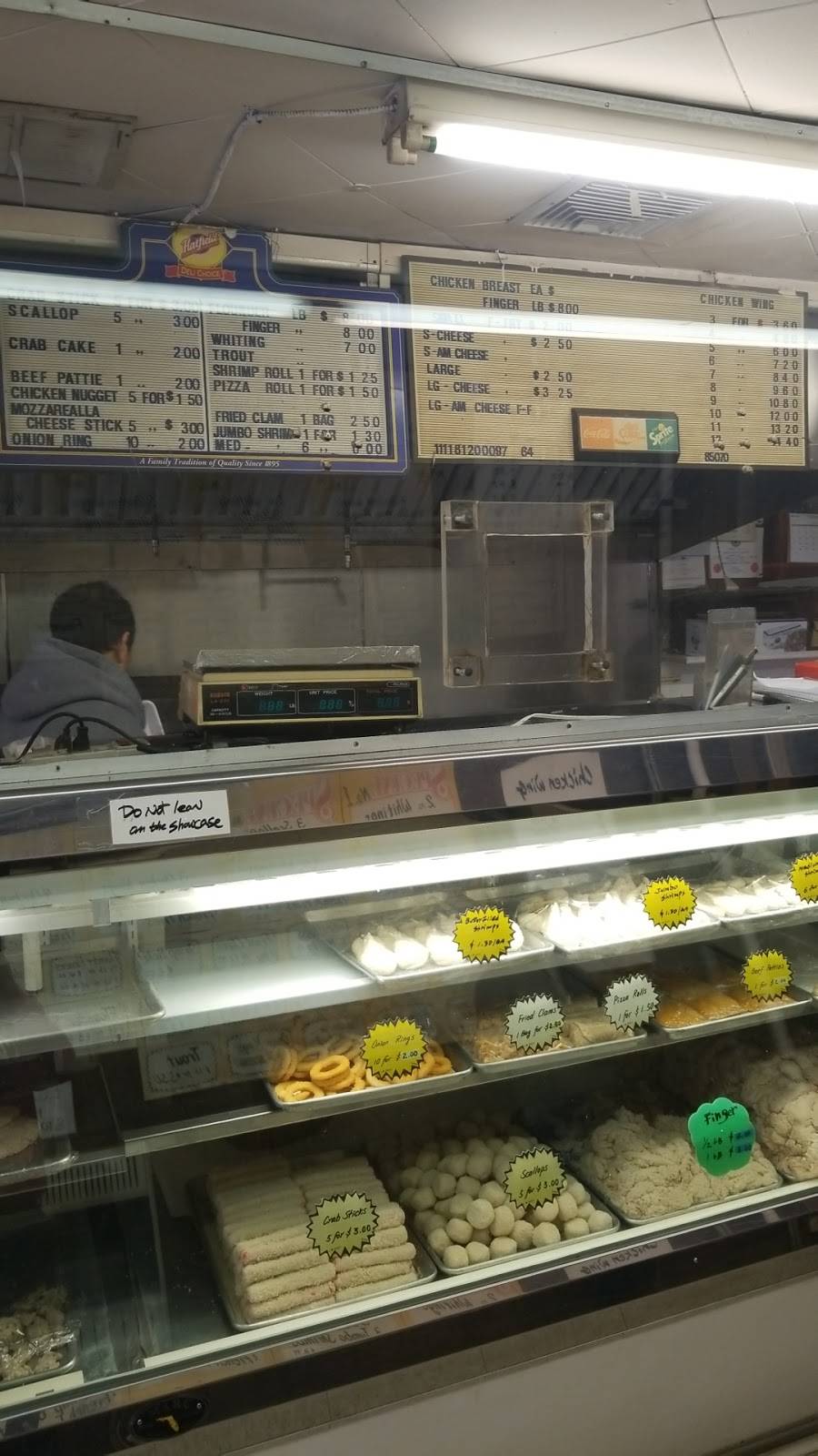 Showells Seafood | restaurant | 627 Welsh St, Chester, PA 19013, USA | 6108724996 OR +1 610-872-4996