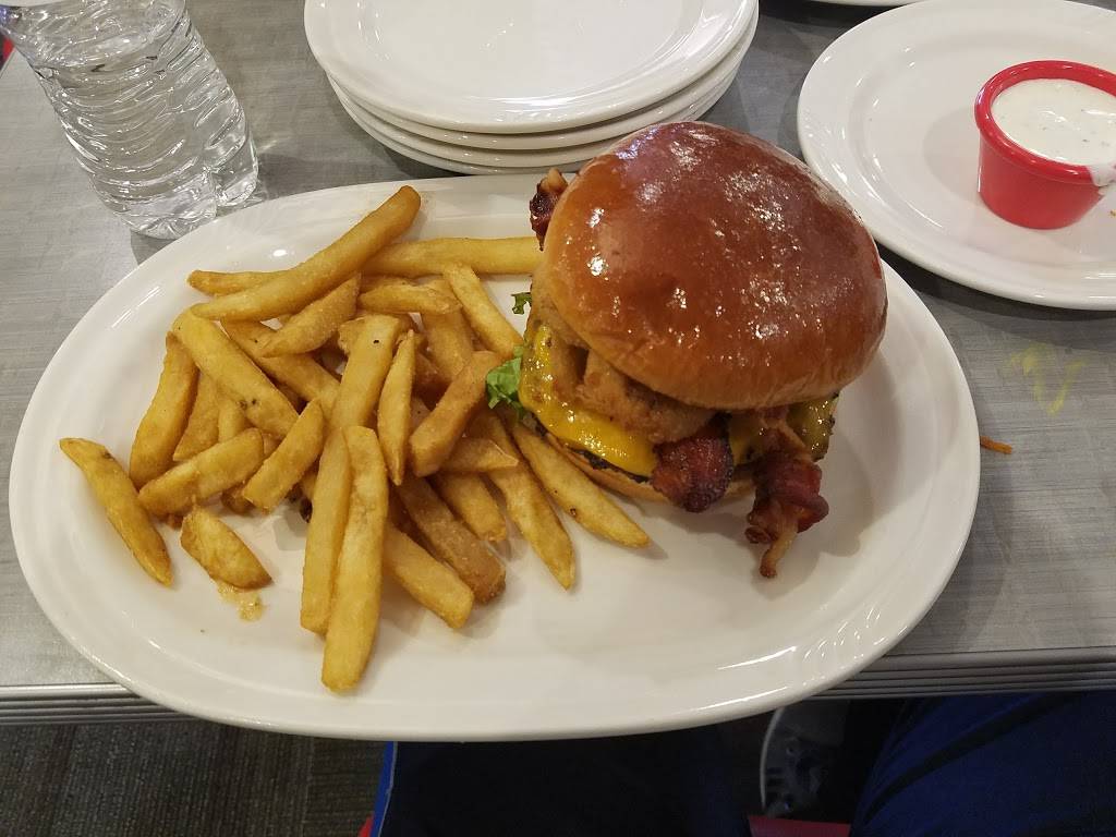 Friendlys | restaurant | 841 Dalton Ave, Pittsfield, MA 01201, USA | 4134430282 OR +1 413-443-0282