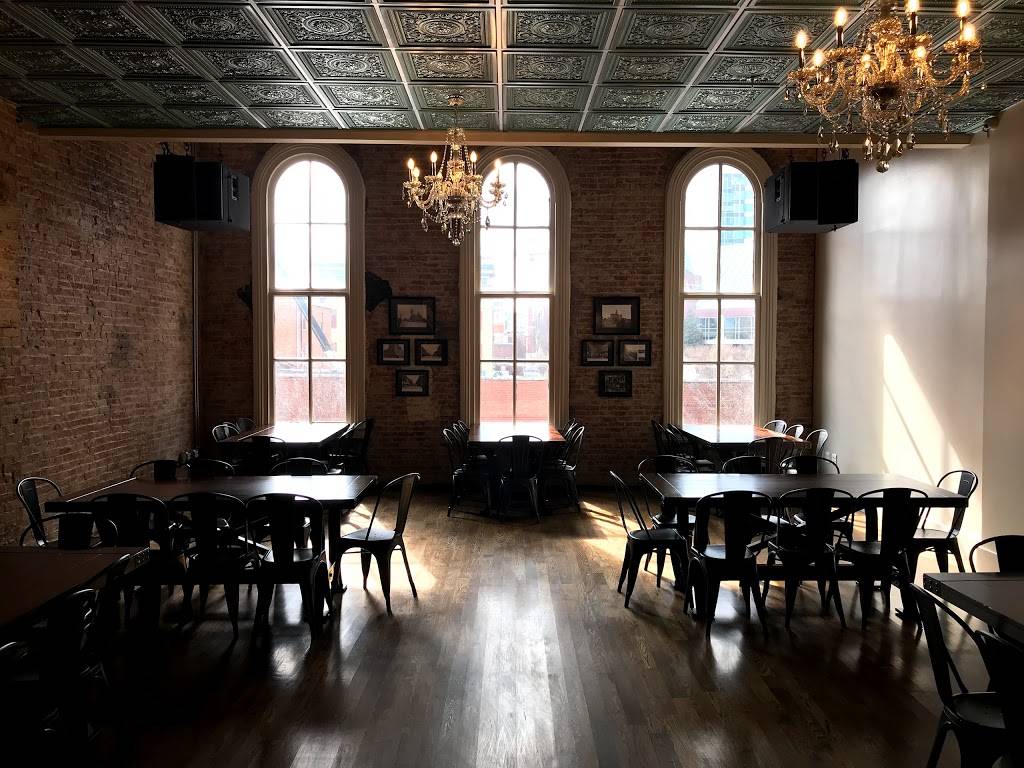 Famous Saloon | restaurant | 110 2nd Ave N, Nashville, TN 37201, USA | 6159335000 OR +1 615-933-5000