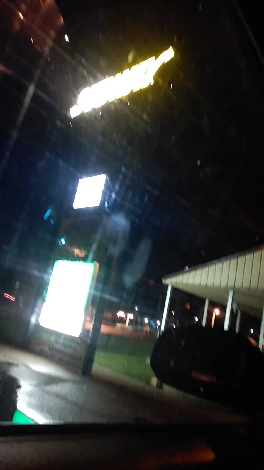 Subway | restaurant | 912 S Dixie Hwy, Hoopeston, IL 60942, USA | 2172837300 OR +1 217-283-7300