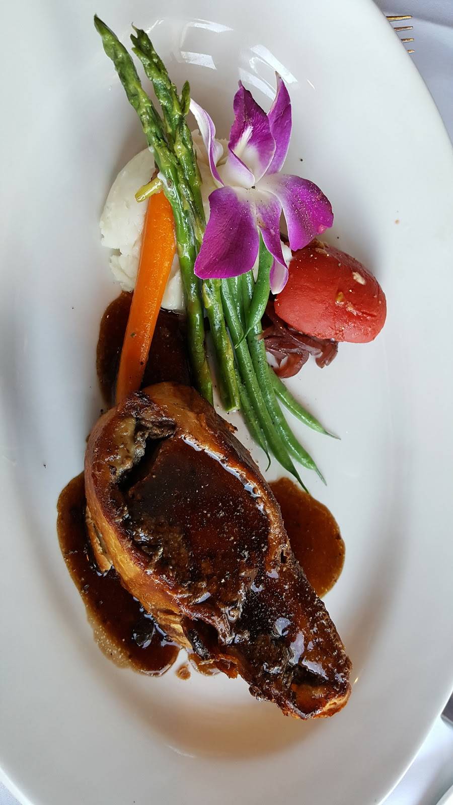 Sir Winstons | restaurant | 1126 Queens Hwy, Long Beach, CA 90802, USA | 5624991657 OR +1 562-499-1657