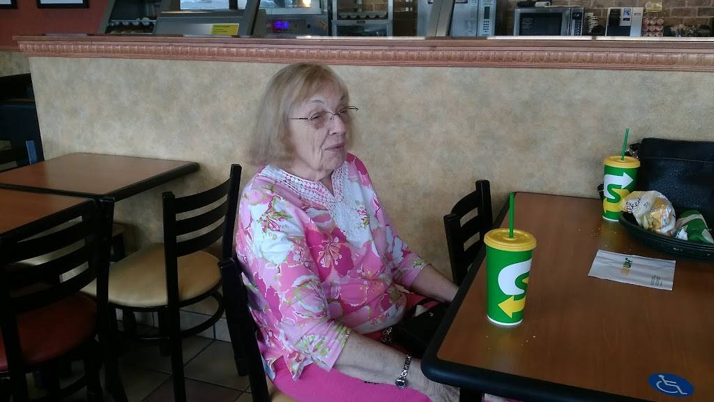 Subway | meal takeaway | 1511 Westside Hwy, Kelso, WA 98626, USA | 3605775898 OR +1 360-577-5898