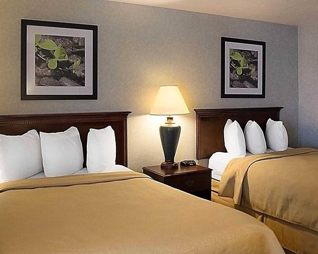 Quality Inn & Suites | restaurant | 11967 Chase Plaza Dr, Cincinnati, OH 45240, USA | 5138259600 OR +1 513-825-9600