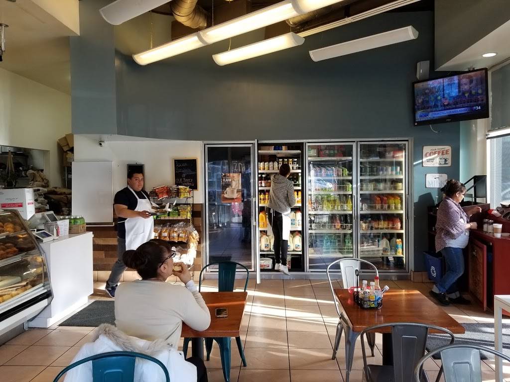 Cuscatleca Bakery | bakery | 3949, 2501 Sunset Blvd, Los Angeles, CA 90026, USA | 2134830432 OR +1 213-483-0432