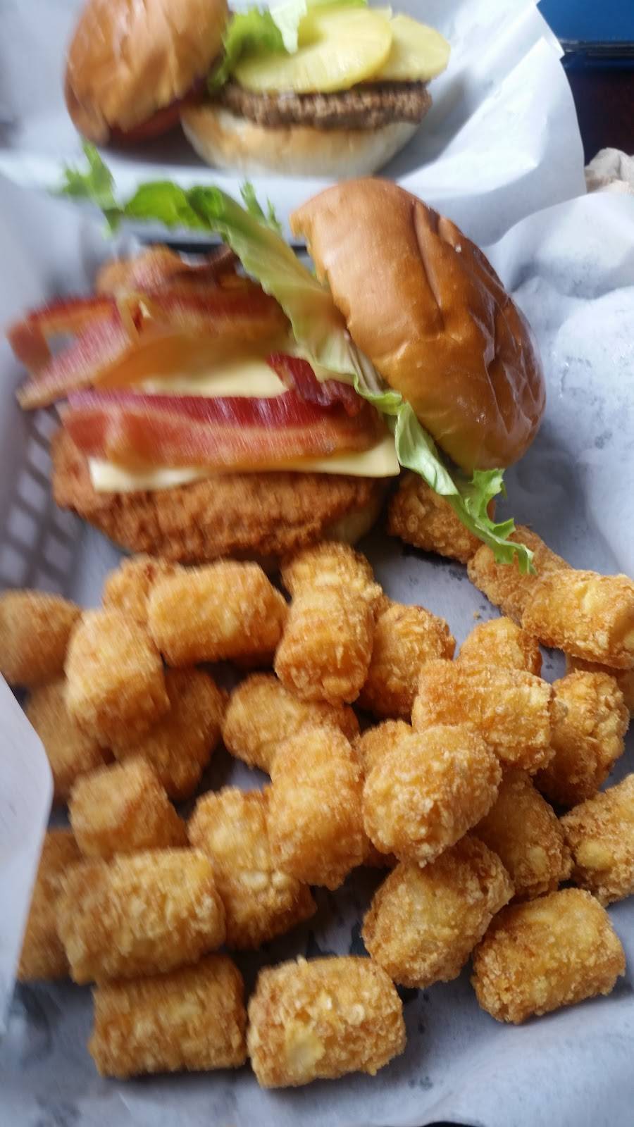 Christees | restaurant | 8600 Indian School Rd NE, Albuquerque, NM 87112, USA | 5052758334 OR +1 505-275-8334