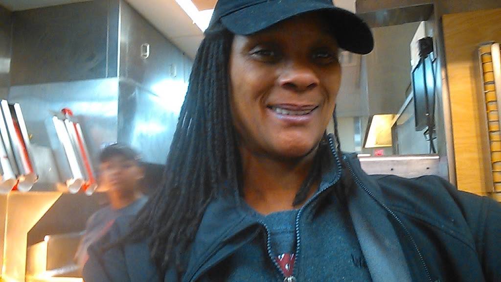 Wendys | restaurant | 2800 Packerland Way, Louisville, KY 40213, USA | 5029648433 OR +1 502-964-8433