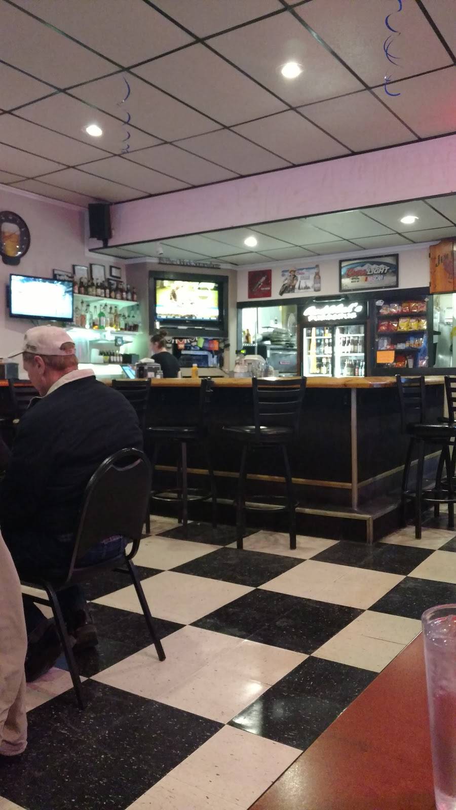 Rod & Cals Pub & Grub | restaurant | 109 W Mission St, Strawberry Point, IA 52076, USA | 5639332200 OR +1 563-933-2200