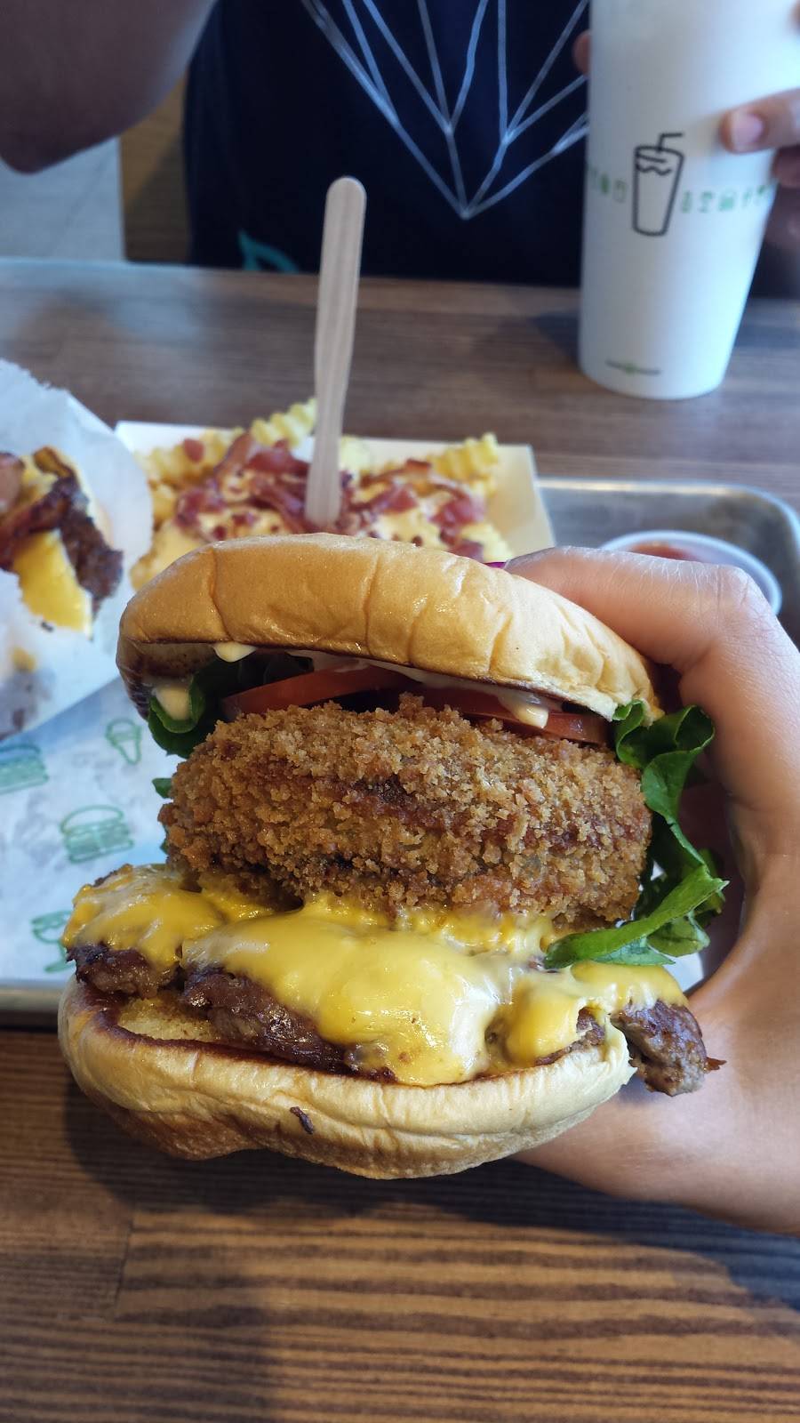 Shake Shack | restaurant | 10250 CA-2, Los Angeles, CA 90067, USA | 4242180076 OR +1 424-218-0076