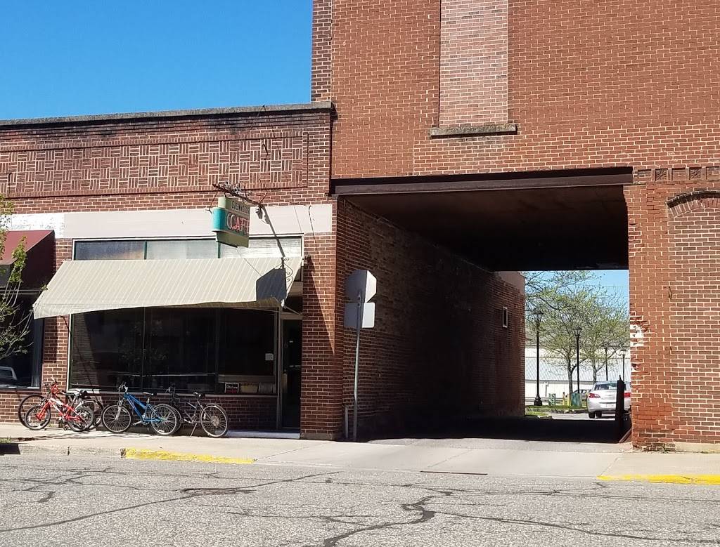 Greenwoods Cafe | restaurant | 116 S Walnut St, Reedsburg, WI 53959, USA | 6085246203 OR +1 608-524-6203