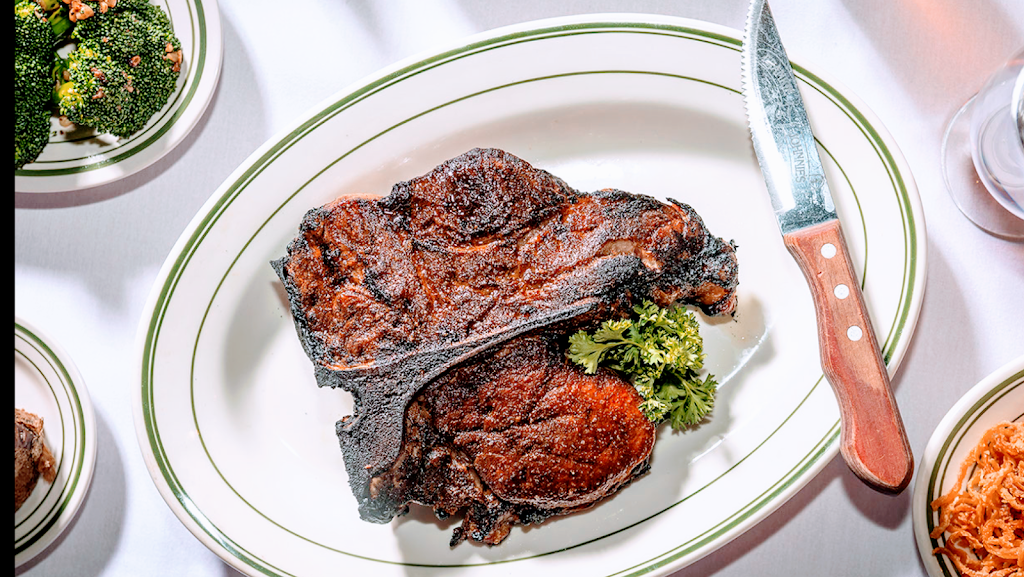 Frankie & Johnnies Steakhouse | restaurant | 32 W 37th St, New York, NY 10018, USA | 2129478940 OR +1 212-947-8940