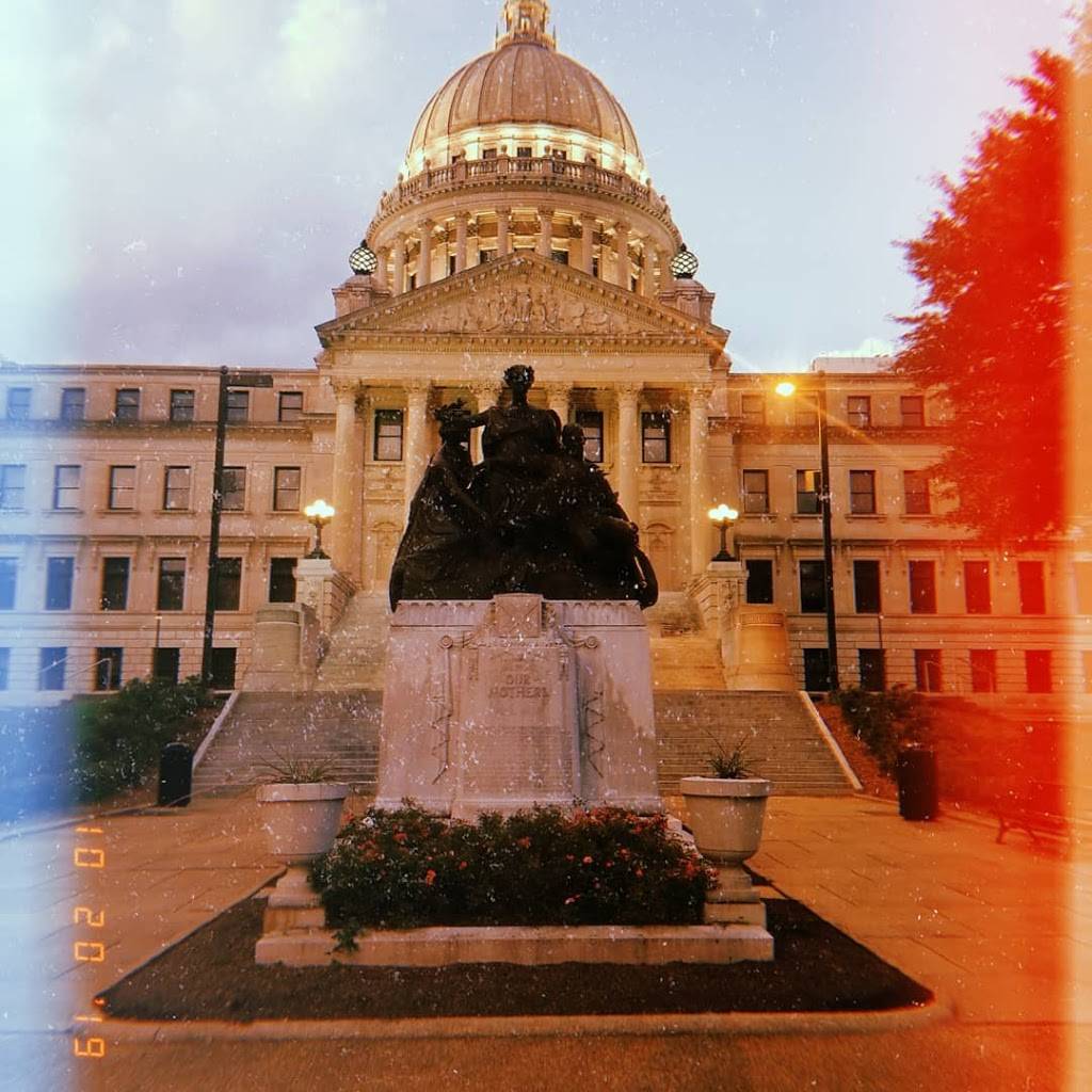 1905 Featuring Southern Ground Coffee Bar & Foxs Pizza Den | cafe | 106 W Monticello St, Brookhaven, MS 39601, USA | 6018335996 OR +1 601-833-5996