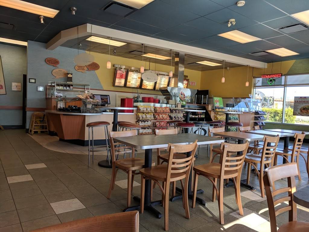 Quiznos | restaurant | 3324 Rue du Carrefour, Québec, QC G1C 7E1, Canada | 4186605499 OR +1 418-660-5499