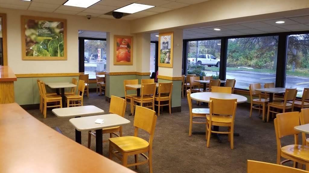 Wendys | restaurant | 800 Reed Rd, Broomall, PA 19008, USA | 6103561358 OR +1 610-356-1358