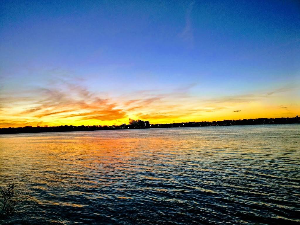 Waterfront Pizza And Subs | restaurant | 1540 St Clair Pkwy, Courtright, ON N0N 1H0, Canada | 5198672211 OR +1 519-867-2211