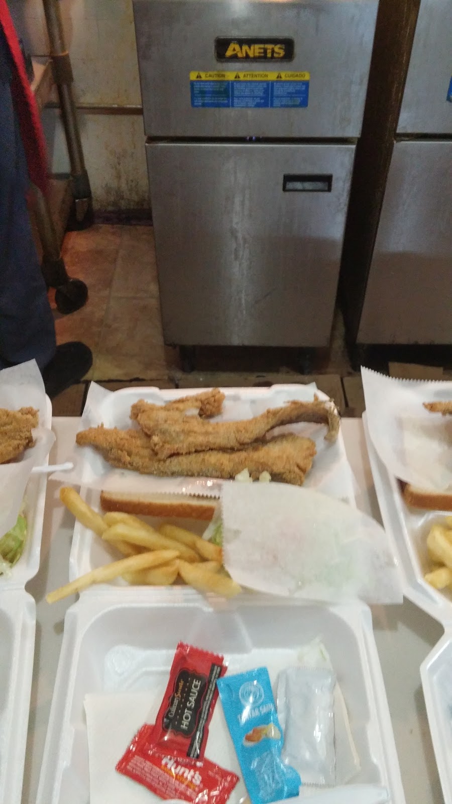 New South Fish & Sandwich | restaurant | 743 Roby St, Canton, MS 39046, USA | 6014076224 OR +1 601-407-6224