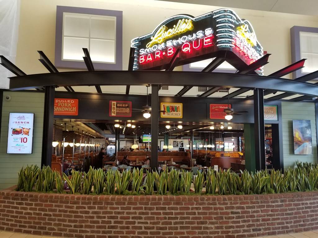 Lucilles Smokehouse Bar-B-Que | restaurant | 2701 Ming Ave #260, Bakersfield, CA 93304, USA | 6618327427 OR +1 661-832-7427