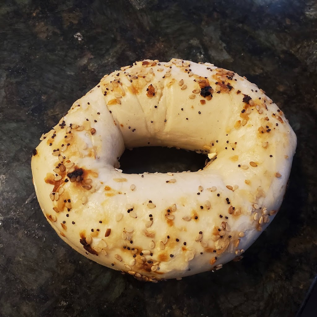 Benders NY Bagels | restaurant | 10 S King St, Leesburg, VA 20175, USA | 5712919446 OR +1 571-291-9446