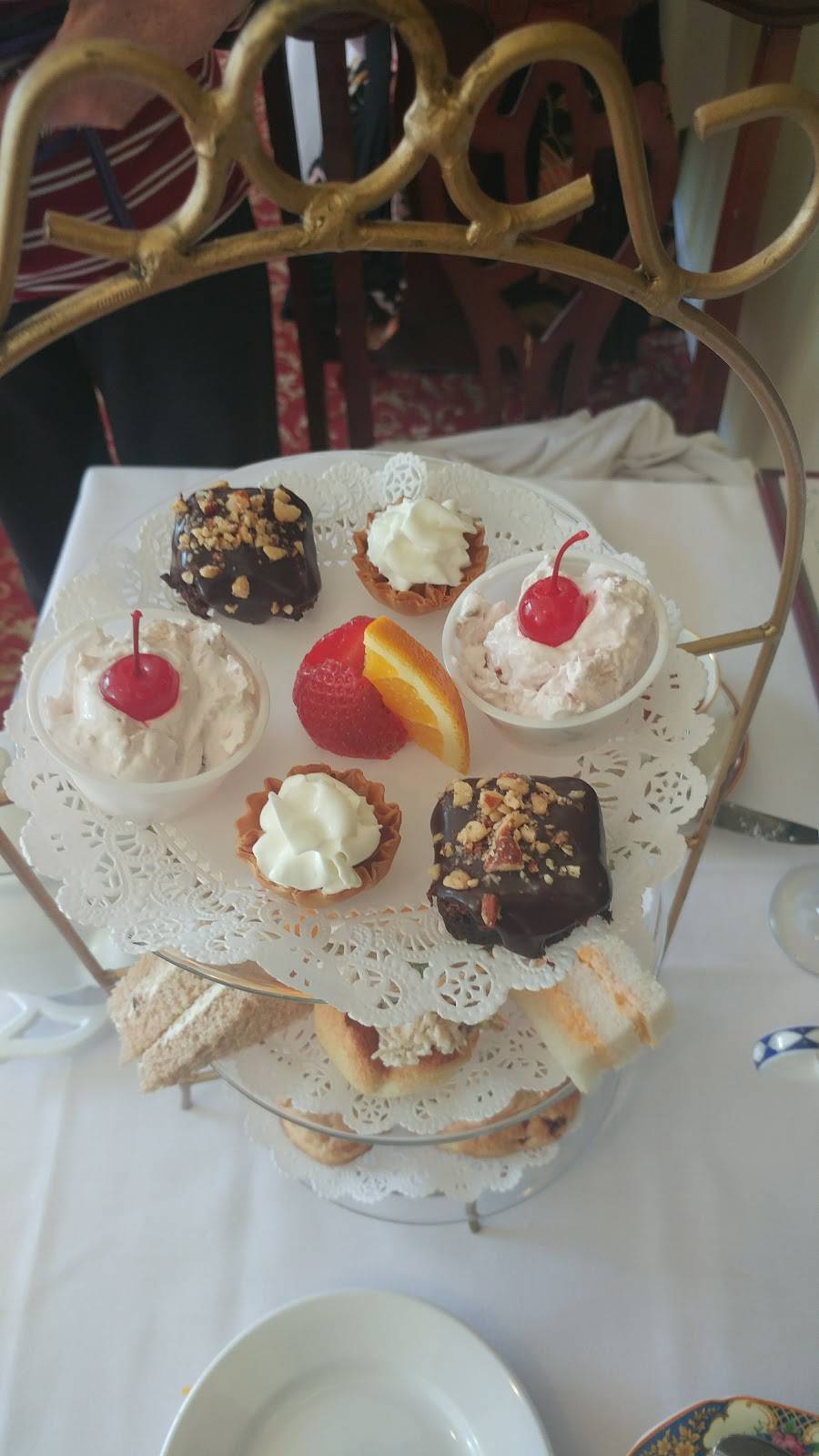 Gazebo Tea Room | restaurant | 414 Perry Hill Rd, Montgomery, AL 36109, USA | 3342771839 OR +1 334-277-1839