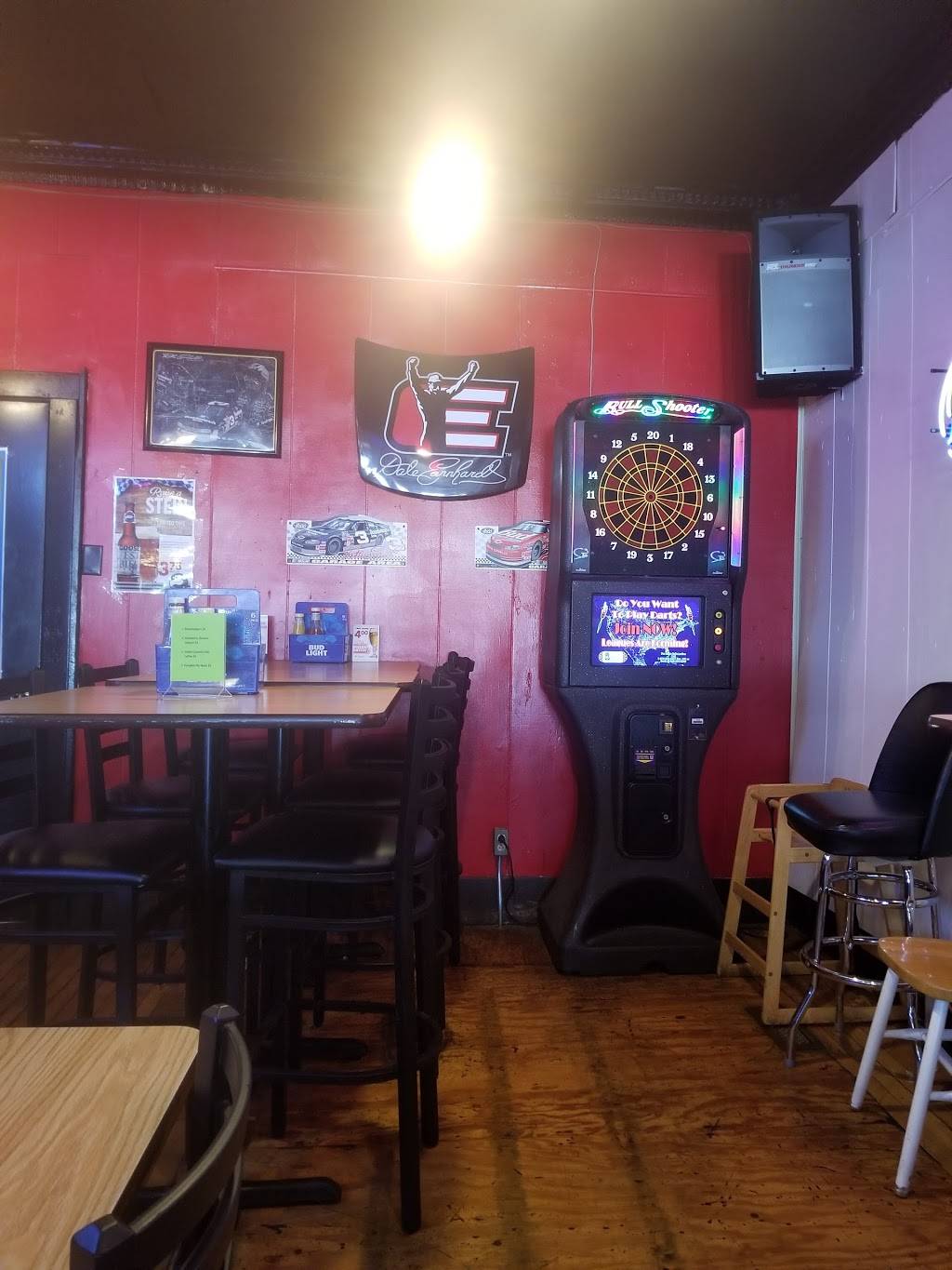 Reds Bar & Grill | restaurant | 127 E Railroad St, Sheffield, IL 61361, USA | 8154548023 OR +1 815-454-8023