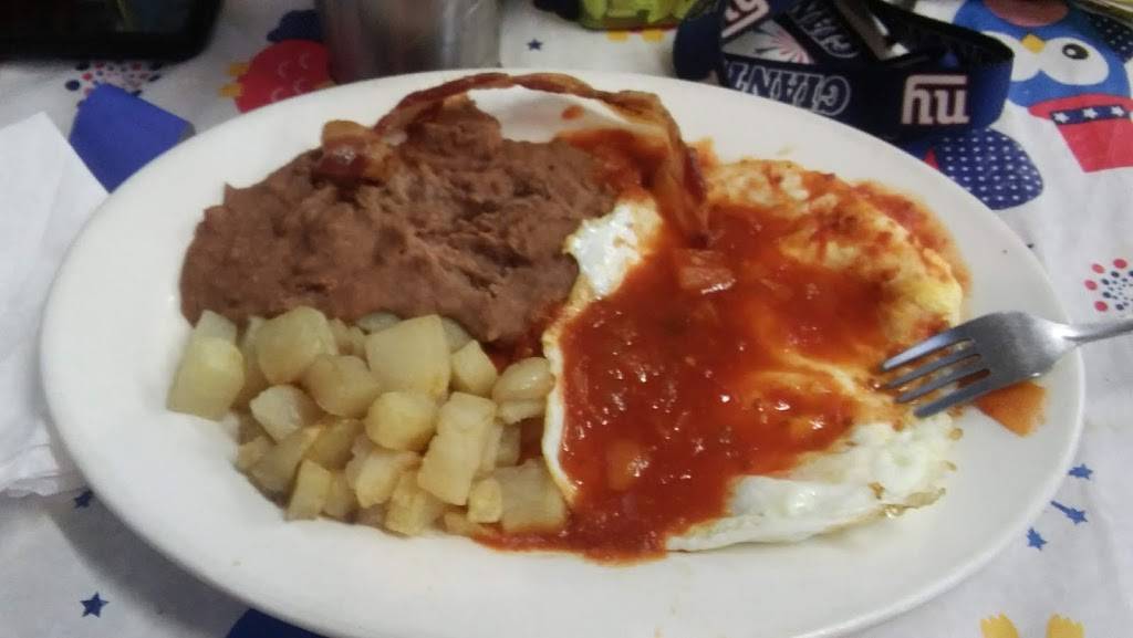 Aurelias Kitchen | restaurant | 2636 County Rd 128, Floresville, TX 78114, USA | 8303939394 OR +1 830-393-9394