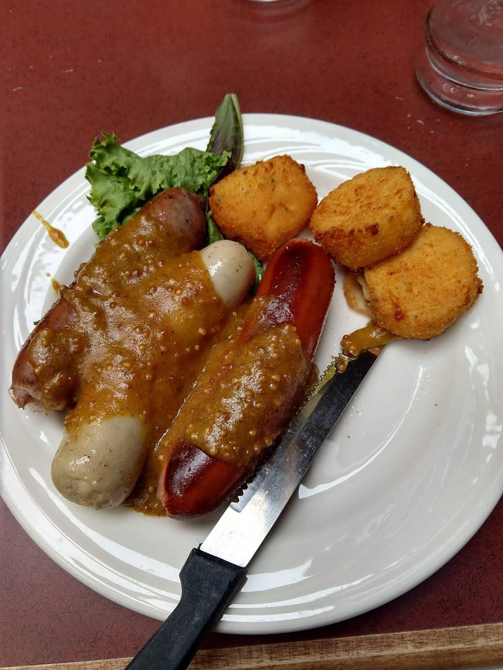 Michigan On Main | restaurant | 713 S Main St, Frankenmuth, MI 48734, USA | 9896529941 OR +1 989-652-9941