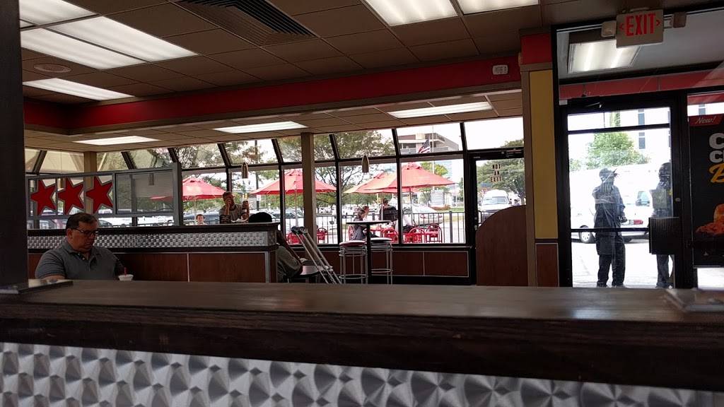 Hardees | meal takeaway | 144 W 16th St, Indianapolis, IN 46202, USA | 3179257650 OR +1 317-925-7650