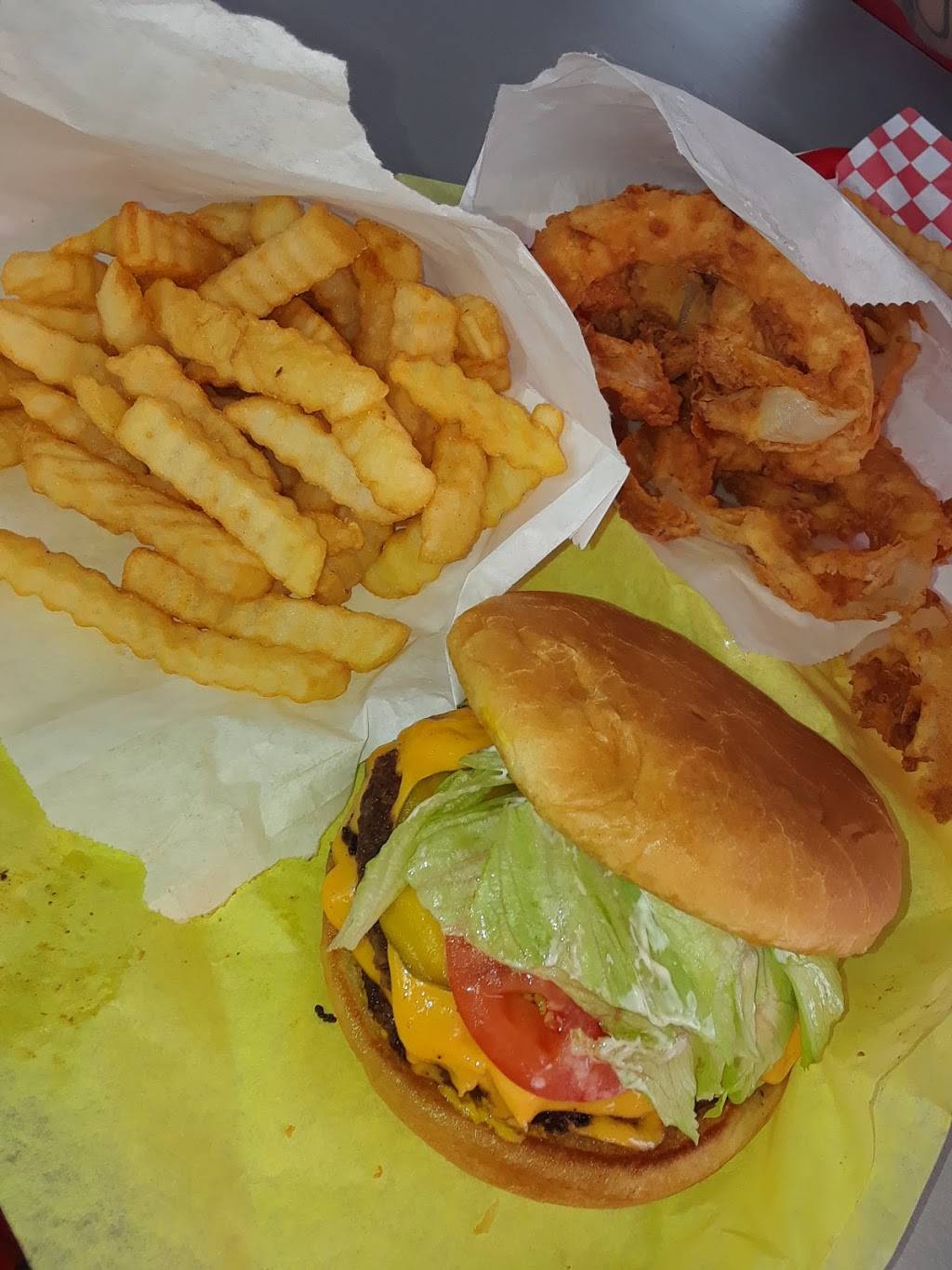 HomeTown burger | restaurant | 2719 Fredericksburg Rd, San Antonio, TX 78201, USA | 2104428868 OR +1 210-442-8868