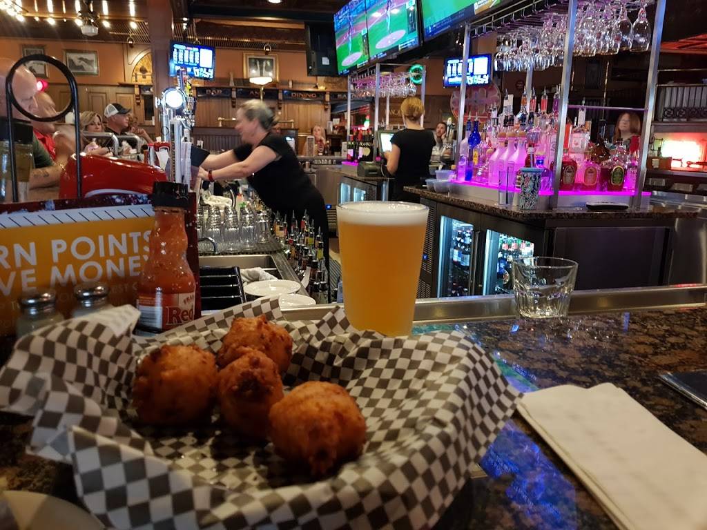 Chelos Hometown Bar & Grille | restaurant | 2225 Post Rd, Warwick, RI 02886, USA | 4017377299 OR +1 401-737-7299