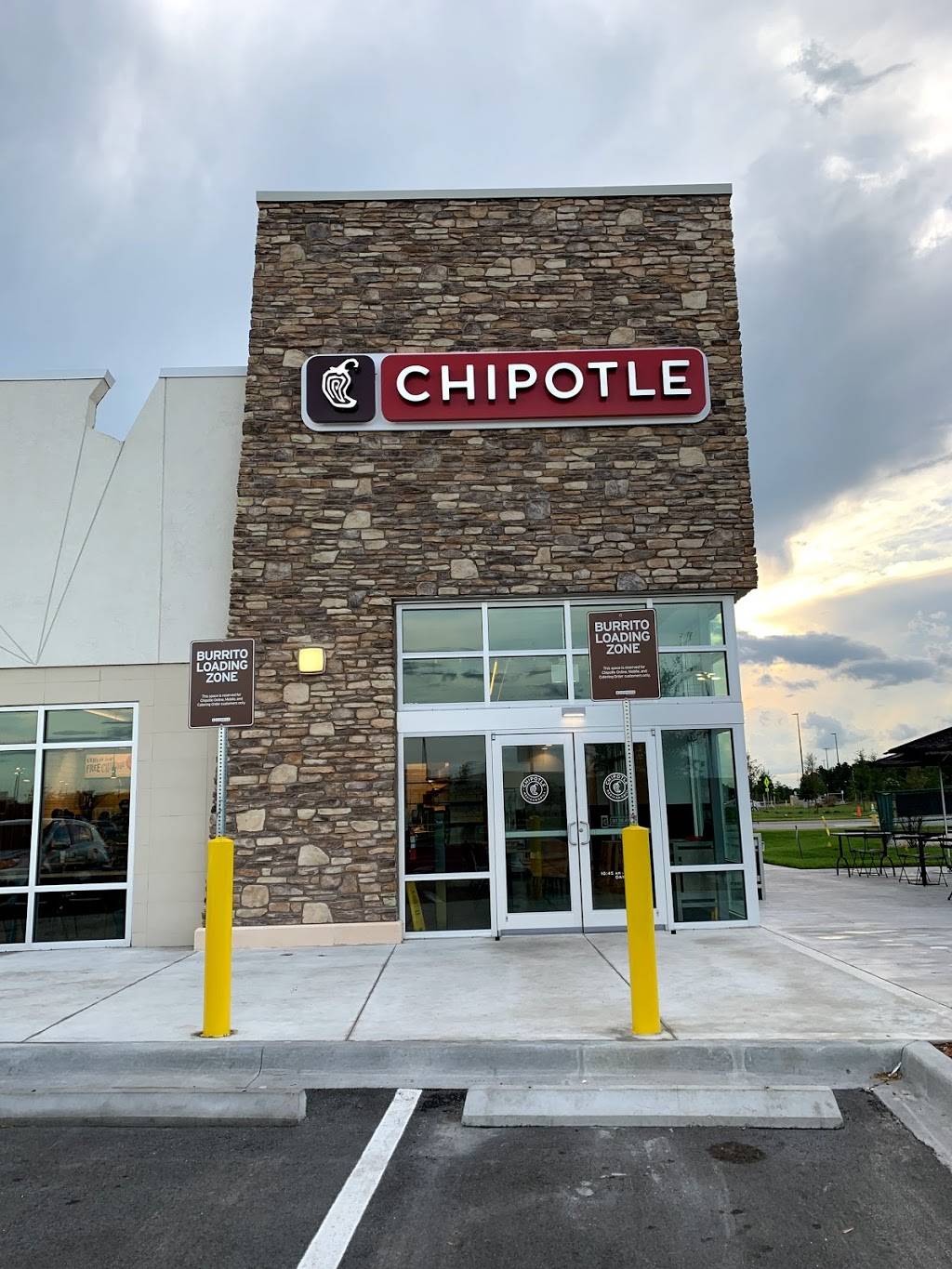 Chipotle Mexican Grill | restaurant | 1425-A Cornerstone Blvd, Daytona Beach, FL 32117, USA | 3862744726 OR +1 386-274-4726