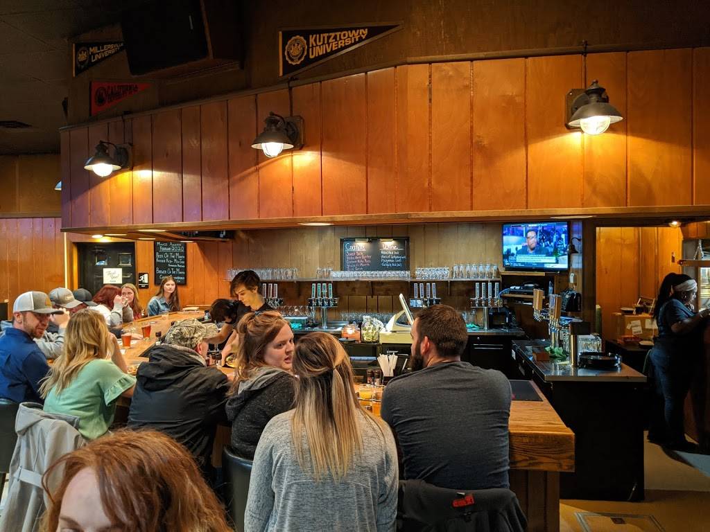 Maxies Brew House, Inc. | restaurant | 104 W Burd St, Shippensburg, PA 17257 | 7175302055 OR +1 717-530-2055