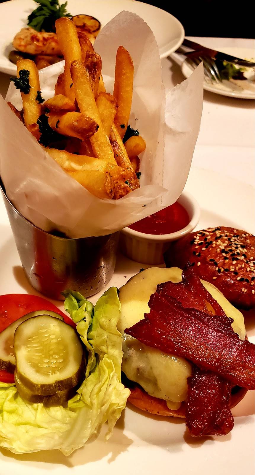 The Capital Grille | restaurant | 236 Mall Blvd, King of Prussia, PA 19406, USA | 6102651415 OR +1 610-265-1415