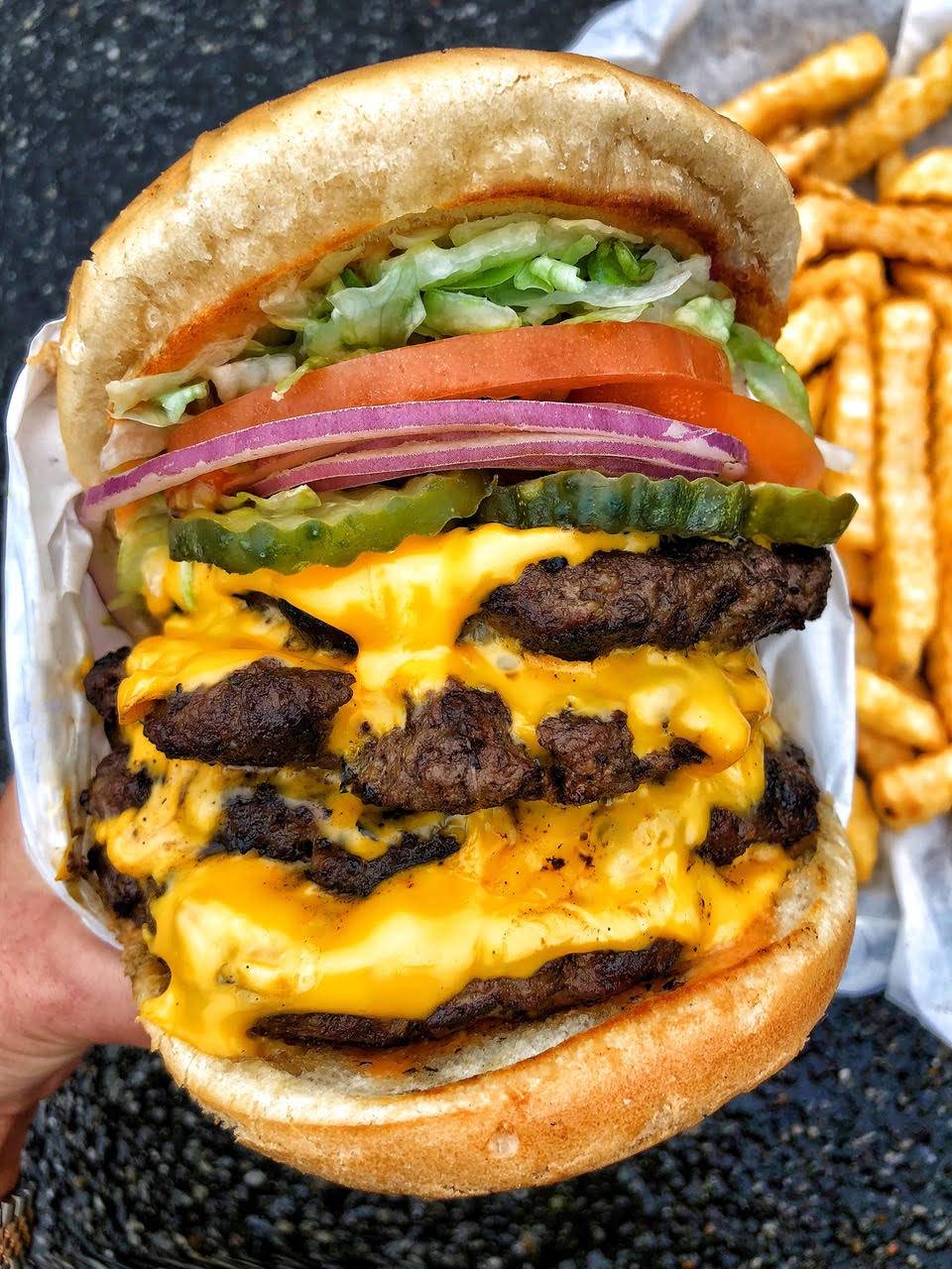 Rogers Burgers | restaurant | 2320 W Victory Blvd, Burbank, CA 91506, USA | 8188466620 OR +1 818-846-6620