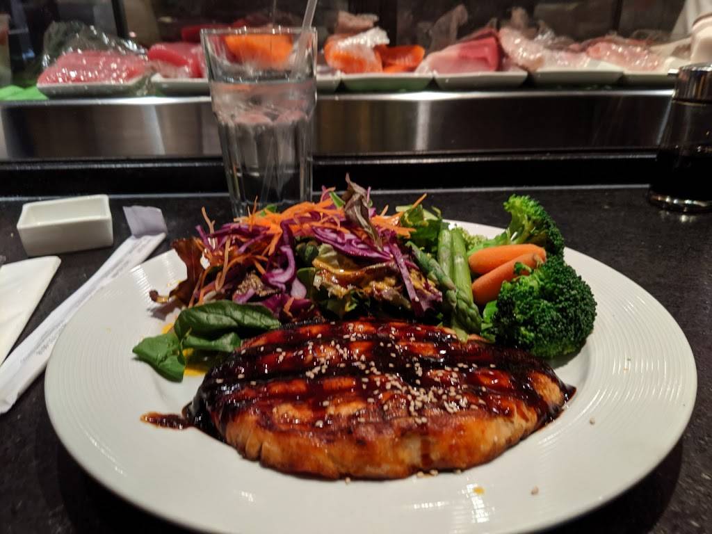 Fins Sushi & Grill | restaurant | 240 Cambridge St, Boston, MA 02114, USA | 6172272277 OR +1 617-227-2277