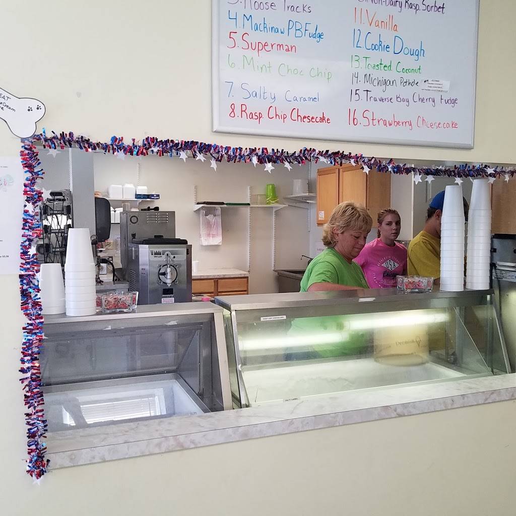Ikes Ice Cream Shack | restaurant | 119 W Lake St, Crystal, MI 48818, USA | 9895844321 OR +1 989-584-4321