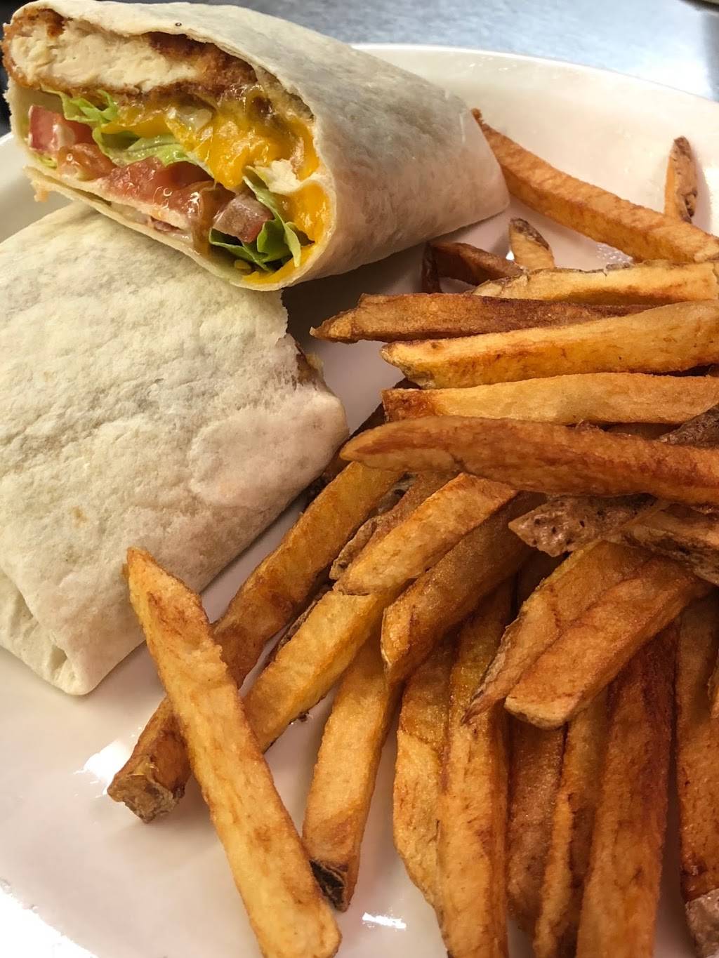 Bates Restaurant & Lounge | restaurant | 120 Johnson Dr, Uhrichsville, OH 44683, USA | 7409228822 OR +1 740-922-8822