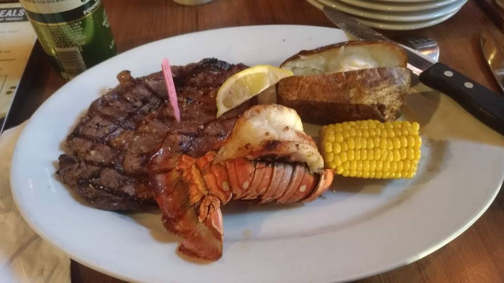 Chucks Roadhouse Bar & Grill | restaurant | 215 Thames St S, Ingersoll, ON N5C 2T6, Canada | 5194854745 OR +1 519-485-4745