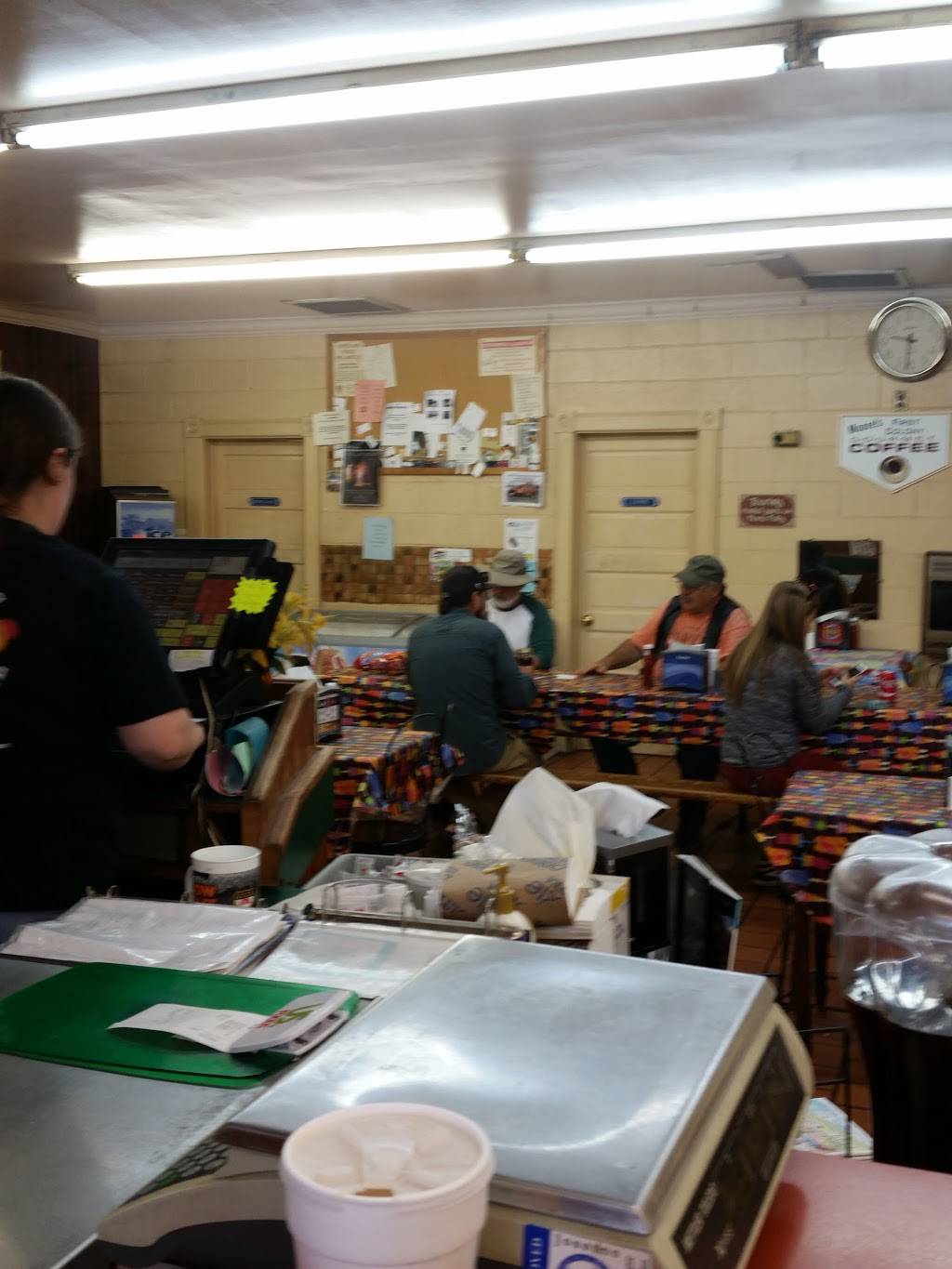 Moores Country Store | restaurant | 6963 Richmond Hwy, Lynchburg, VA 24504, USA | 4348464815 OR +1 434-846-4815