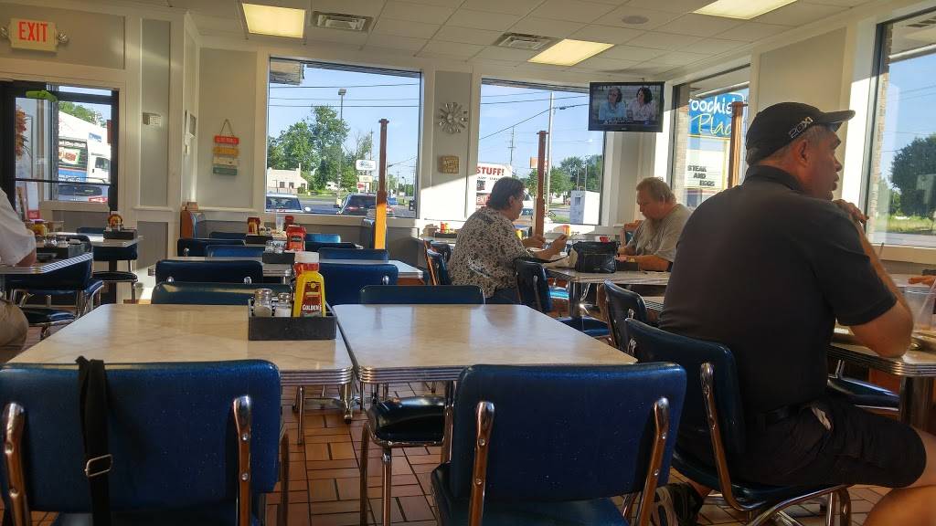 Poochies Place | restaurant | 1375 W Ohio Pike, Amelia, OH 45102, USA | 5137534000 OR +1 513-753-4000