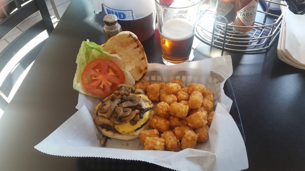 Big Guys | restaurant | 5869 Franklin Dr, Hartford, WI 53027, USA | 2624572200 OR +1 262-457-2200